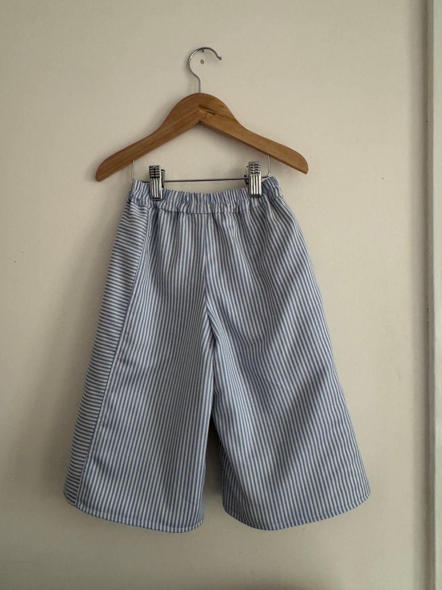 Reversible Winnie the Pooh wide leg pants 2-3 years