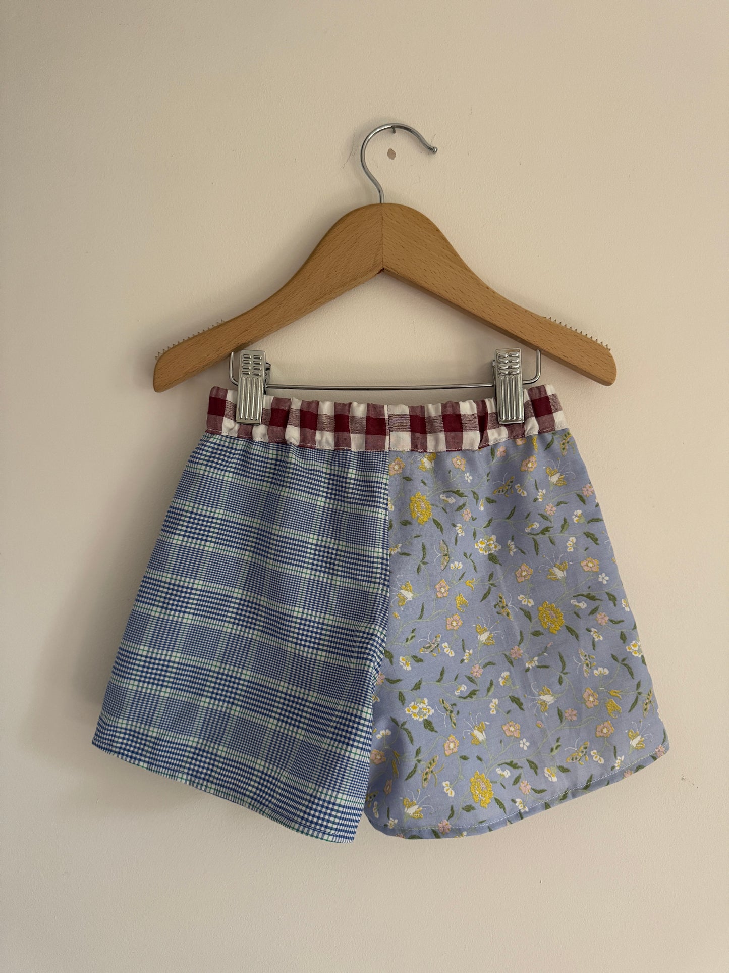 Farm animal/vintage embroidery shorts 3-4 years