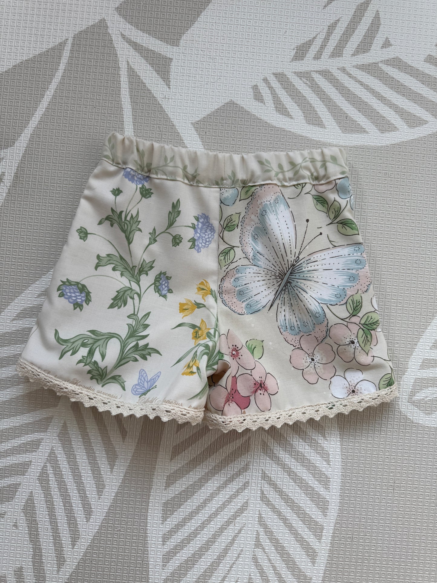 Butterfly floral shorts 3-4 years
