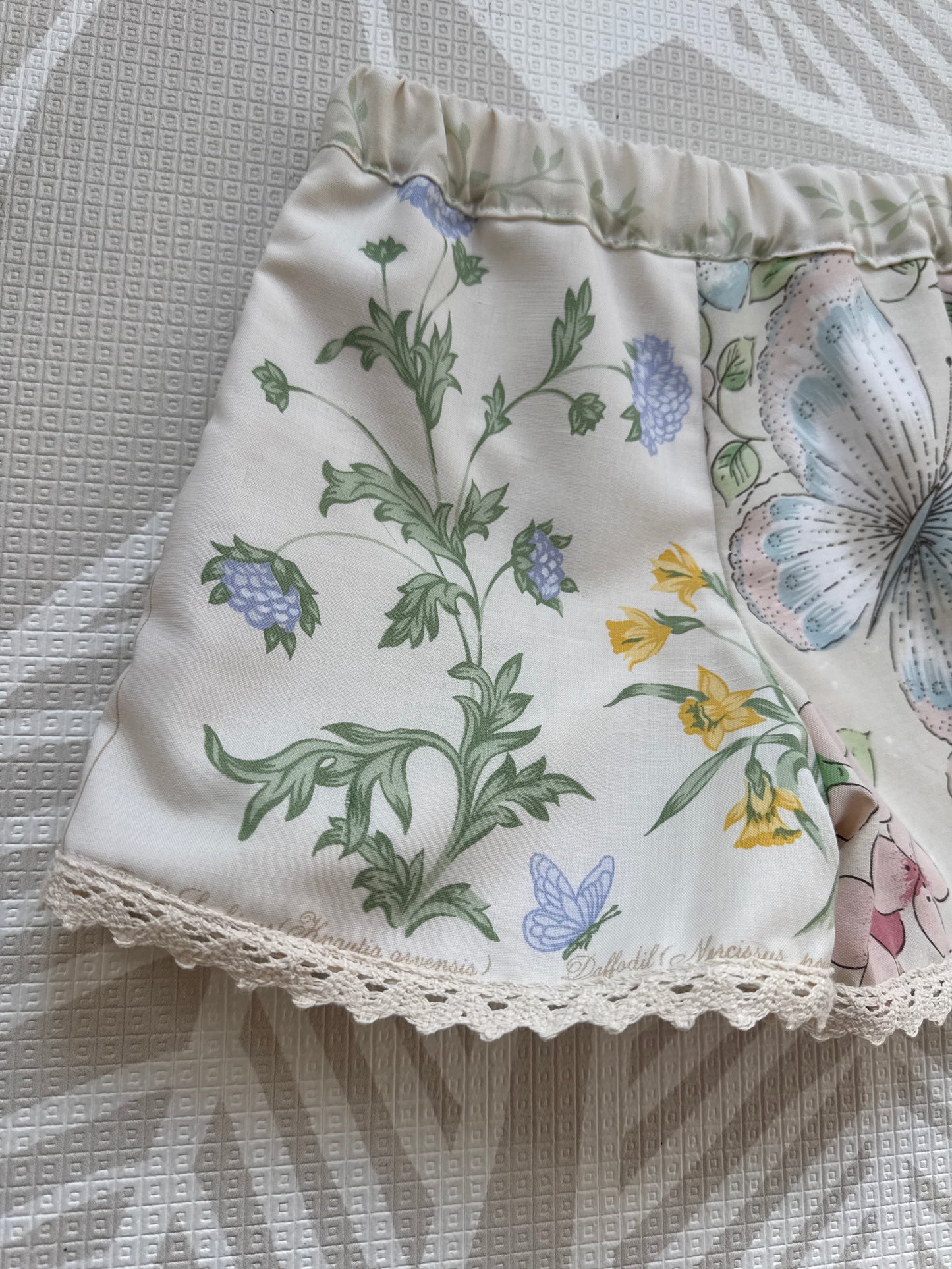 Butterfly floral shorts 3-4 years