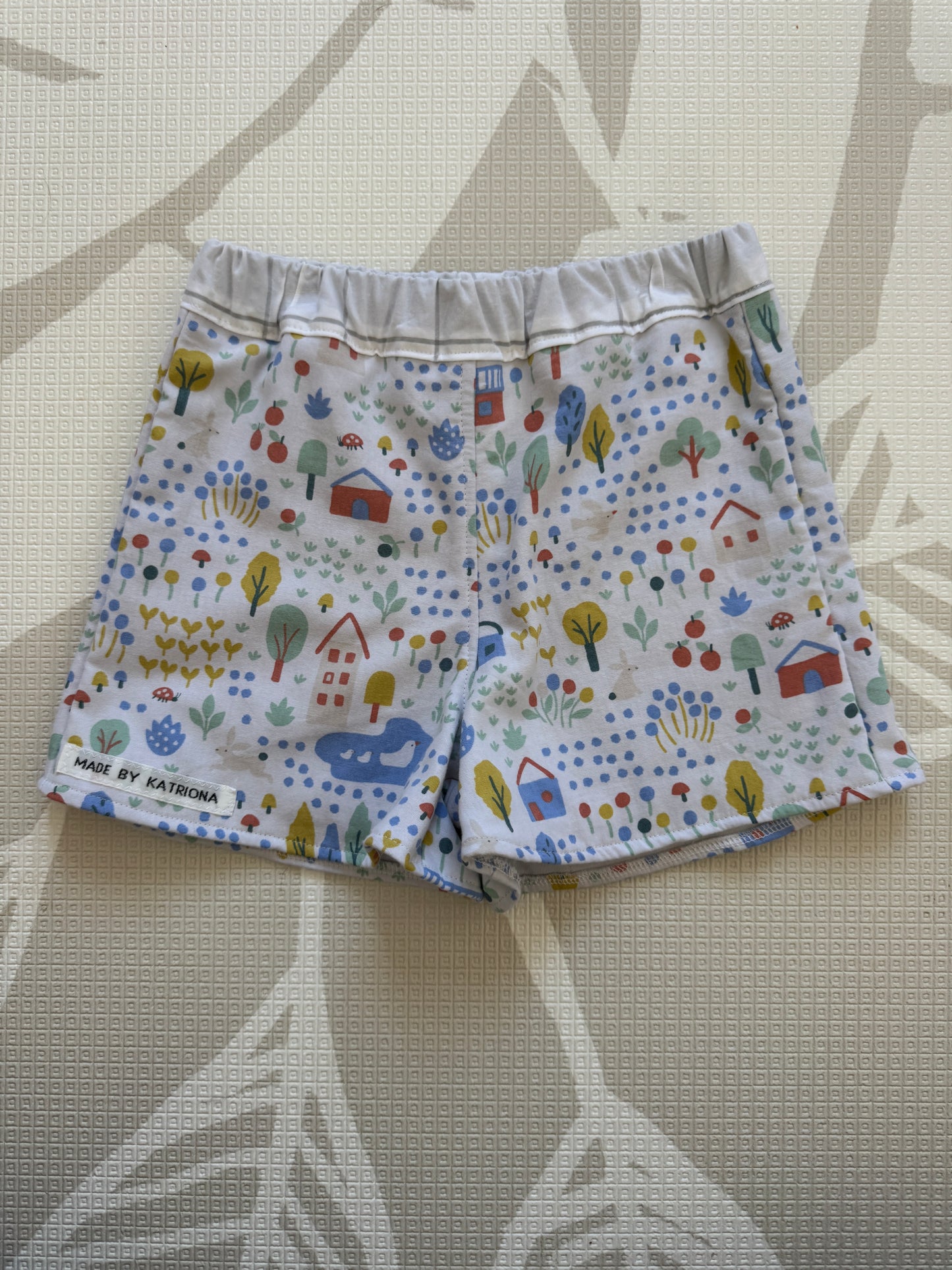 Scandi woodland print shorts 3-4 years