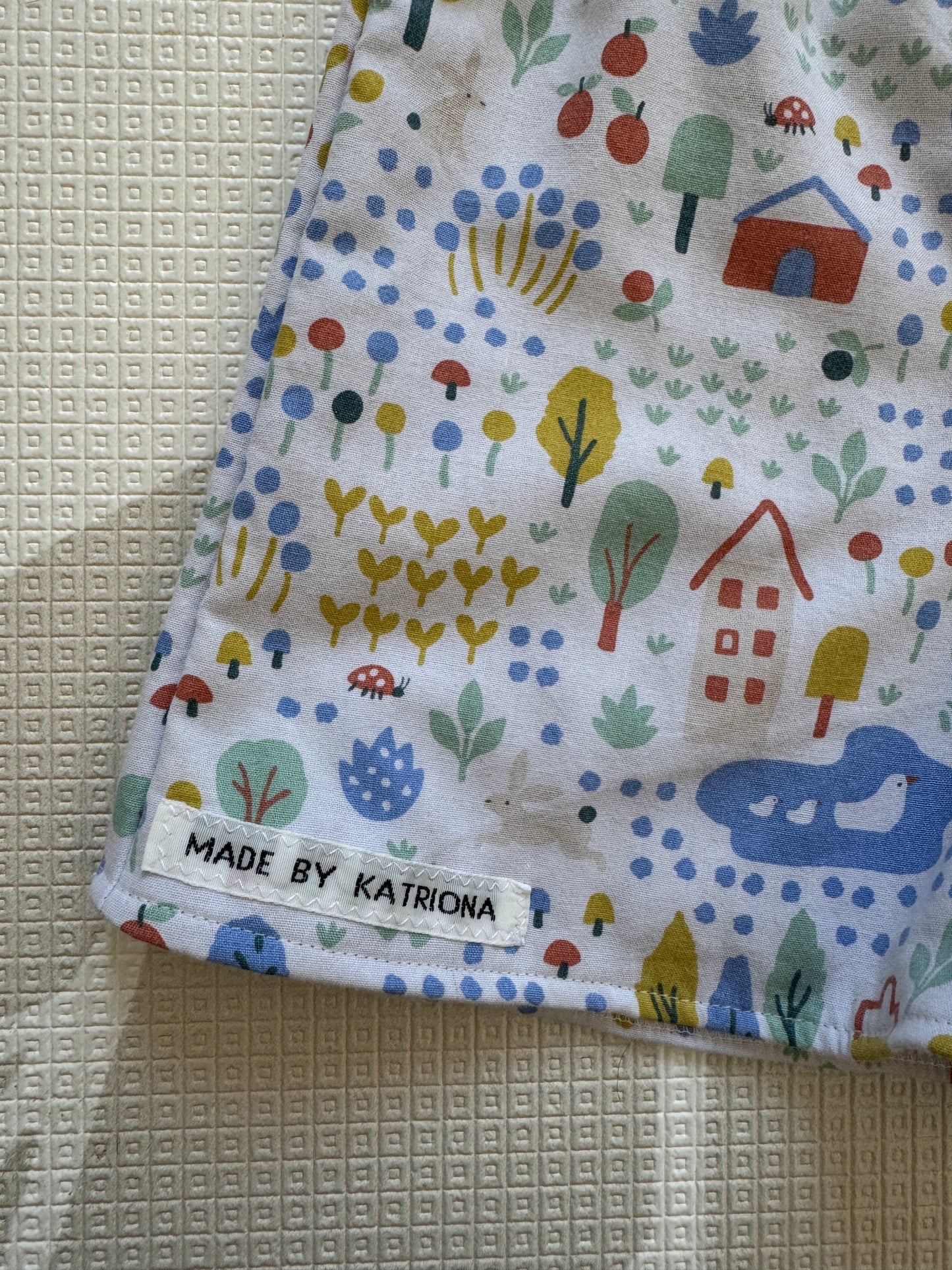Scandi woodland print shorts 3-4 years