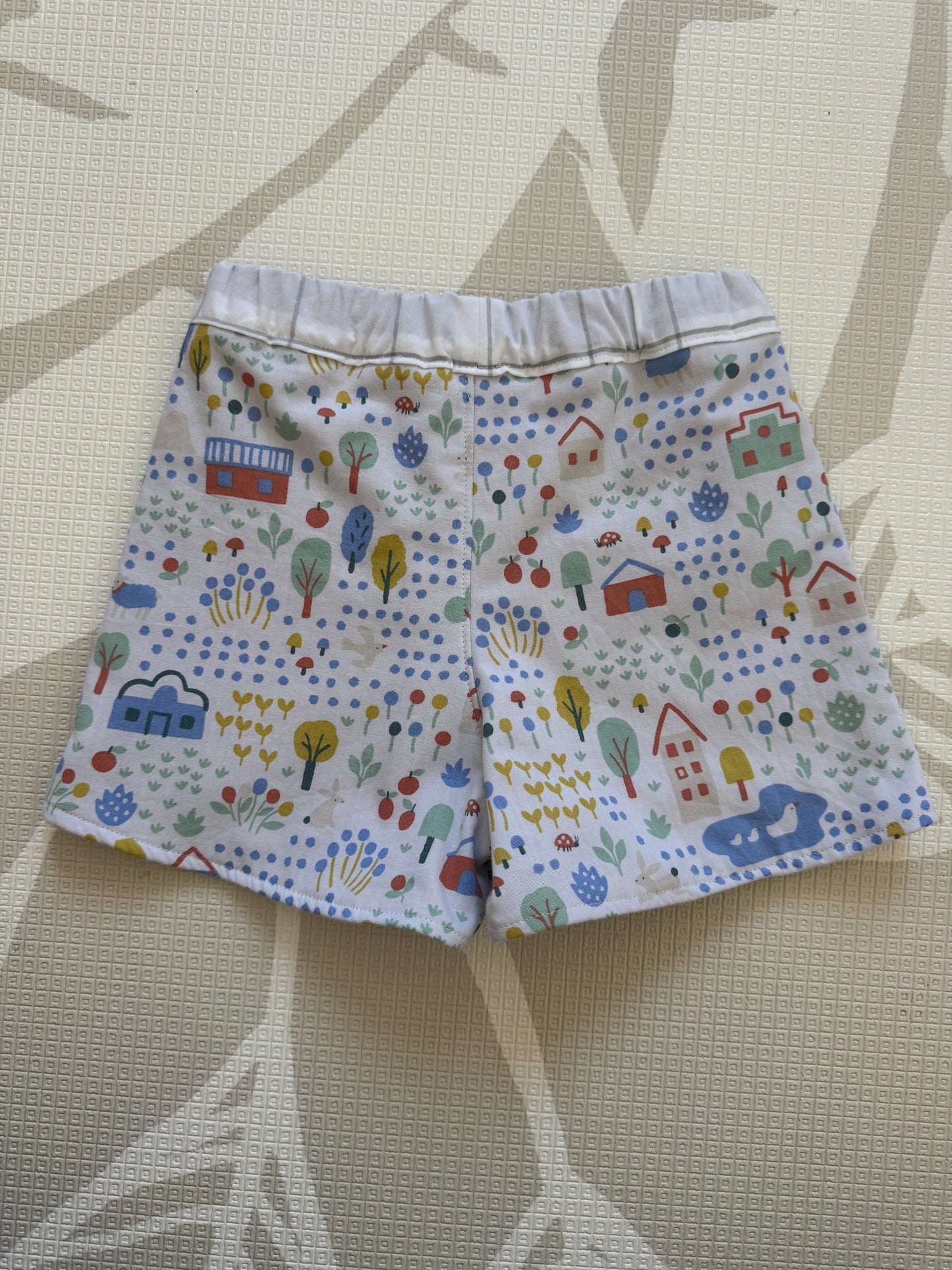 Scandi woodland print shorts 3-4 years