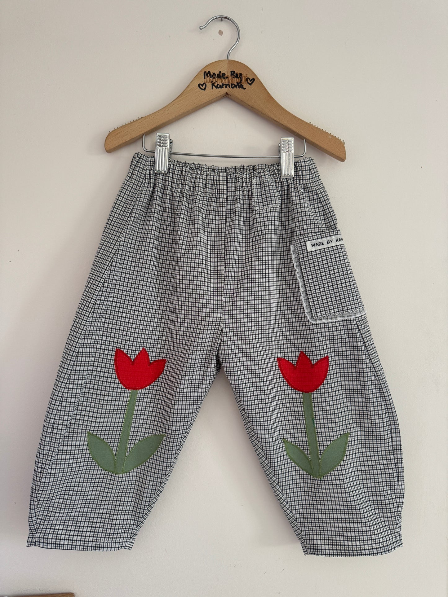 Reversible Winnie the Pooh/tulip appliqué, barrel leg pant set 3-4 years