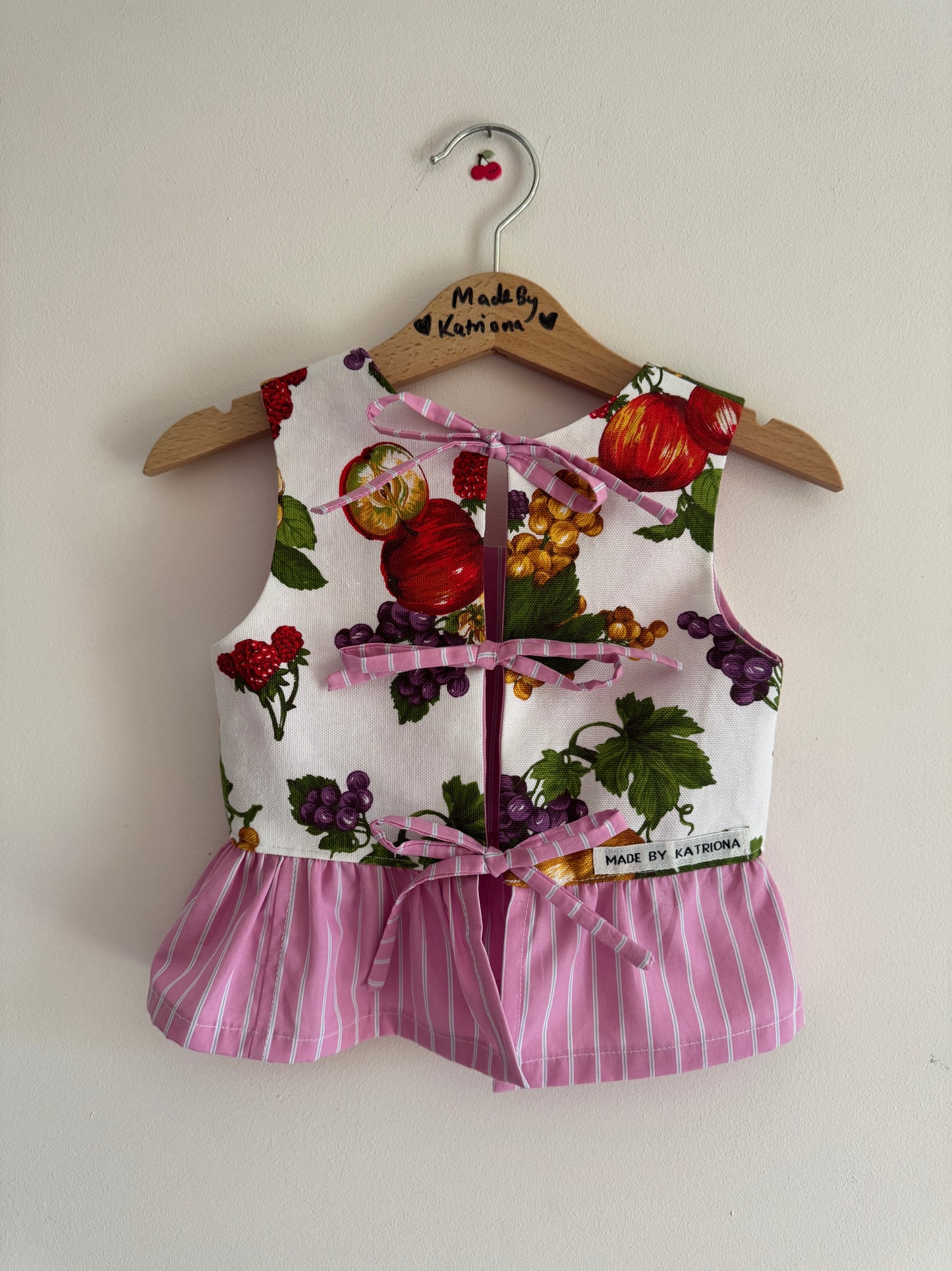 Vintage fruit print tablecloth reversible bow tie top 2-3 years