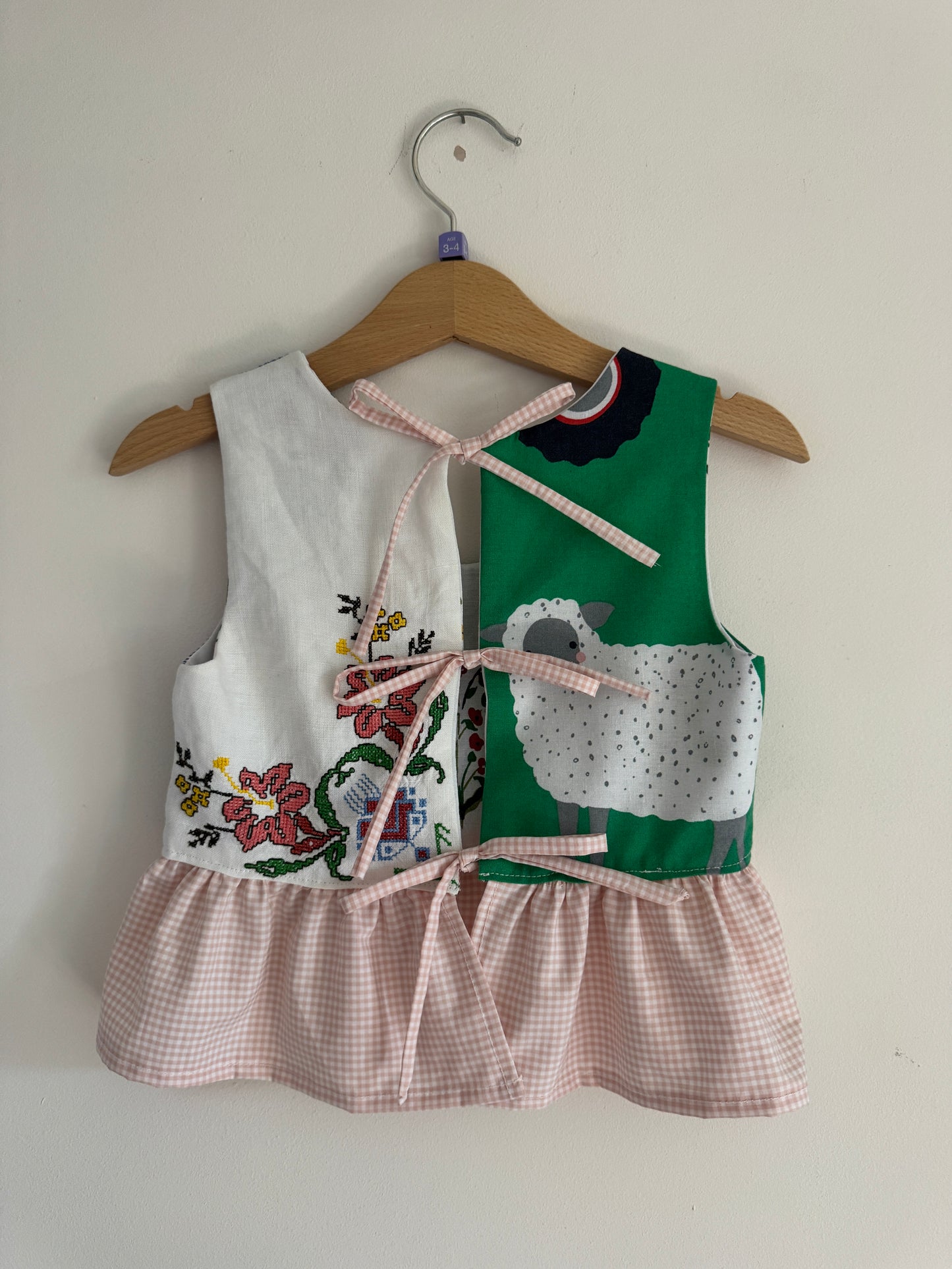 Farm animal/vintage embroidery reversible bow tie top 3-4 years