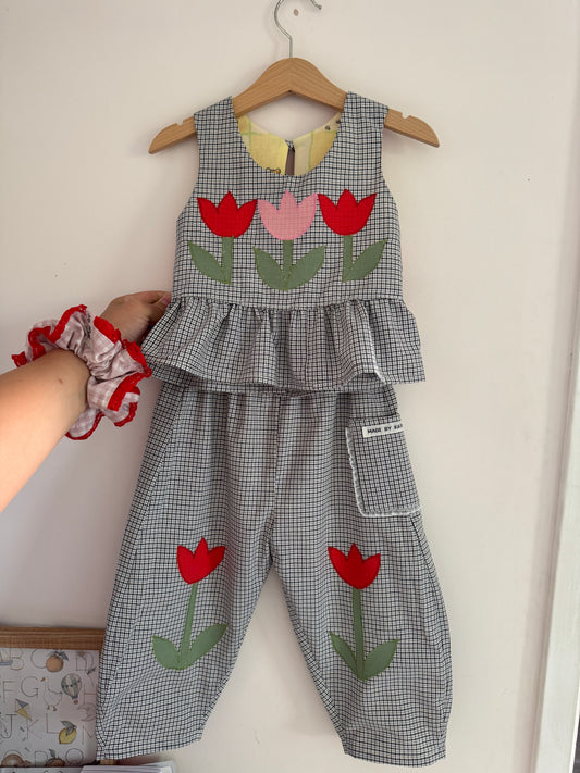 Reversible Winnie the Pooh/tulip appliqué, barrel leg pant set 3-4 years