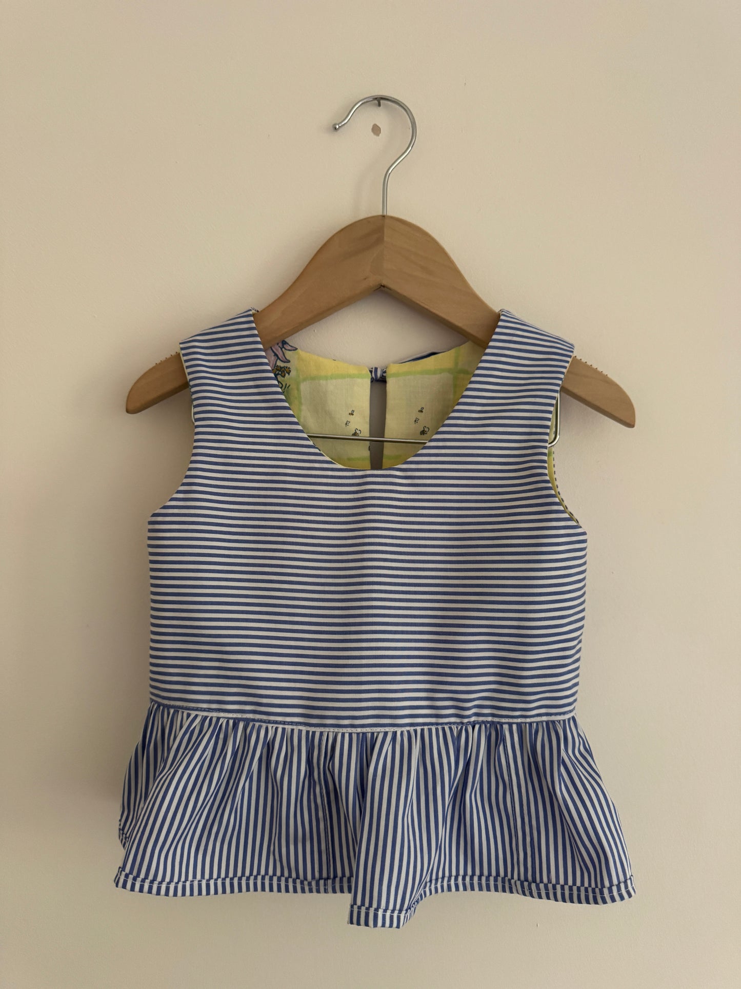 Reversible Winnie the Pooh top with bows 2-3 years