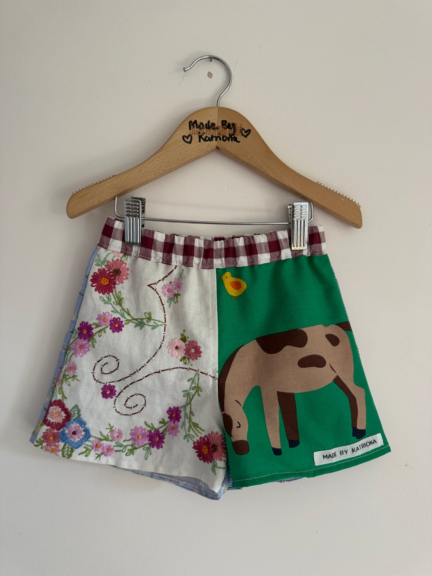 Farm animal/vintage embroidery shorts 3-4 years