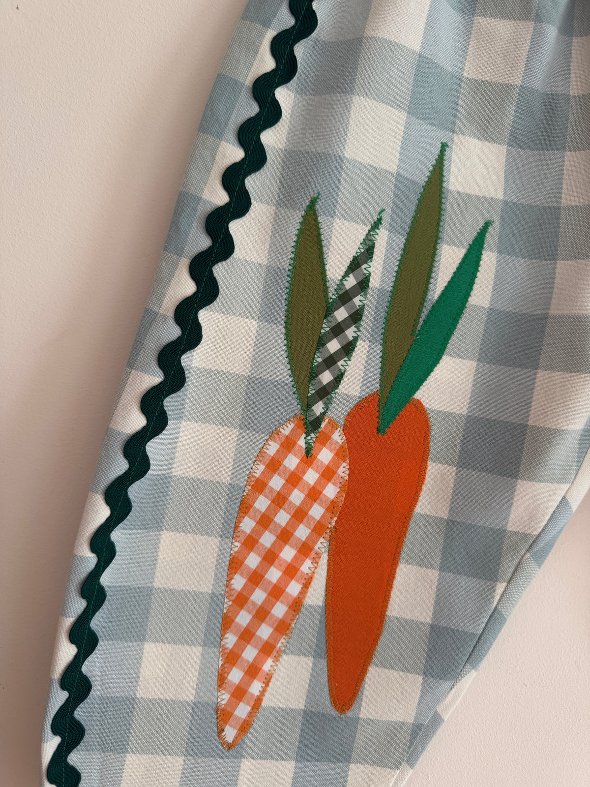 Blue gingham veggie appliqué pants 3-4 years