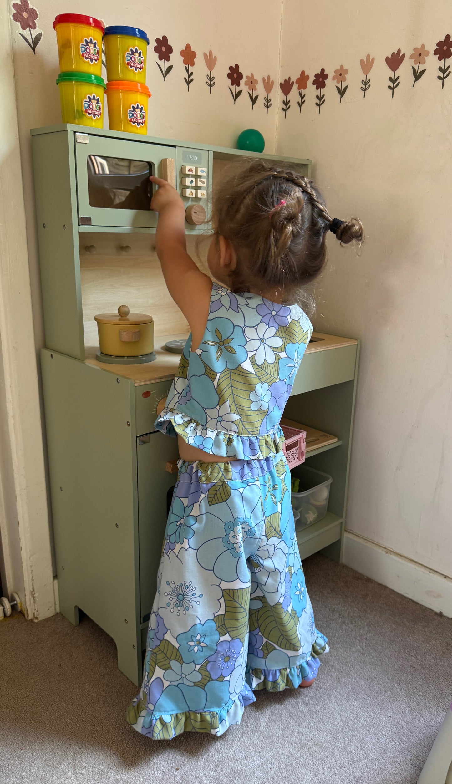 Vintage 70s flower power cropped top and pants set 2-3 years