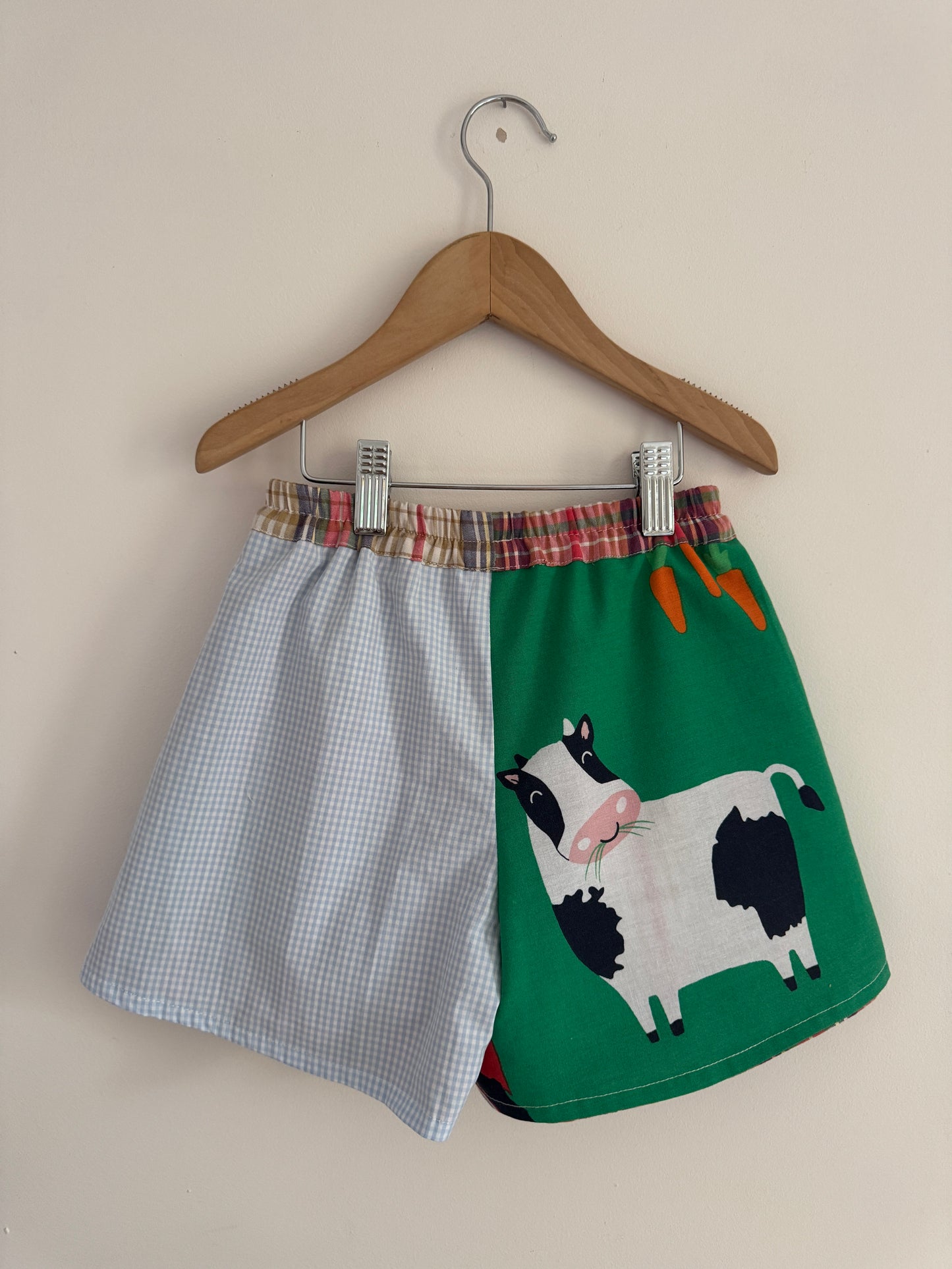 Farm animal reversible shorts 4-5 years