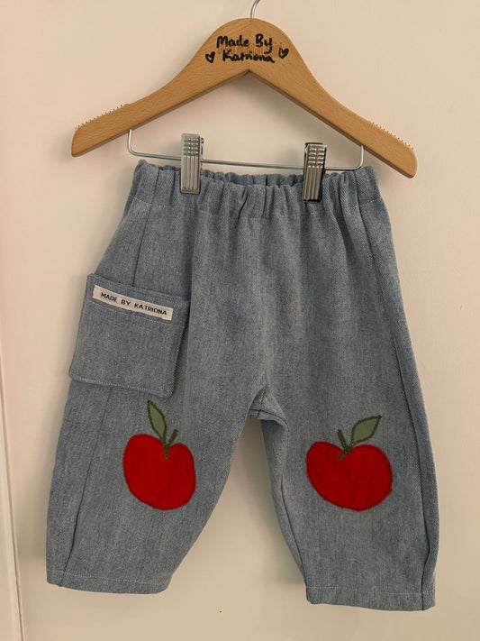 GYMBOREE 40 - Light blue denim Apple jeans (12-18 months)