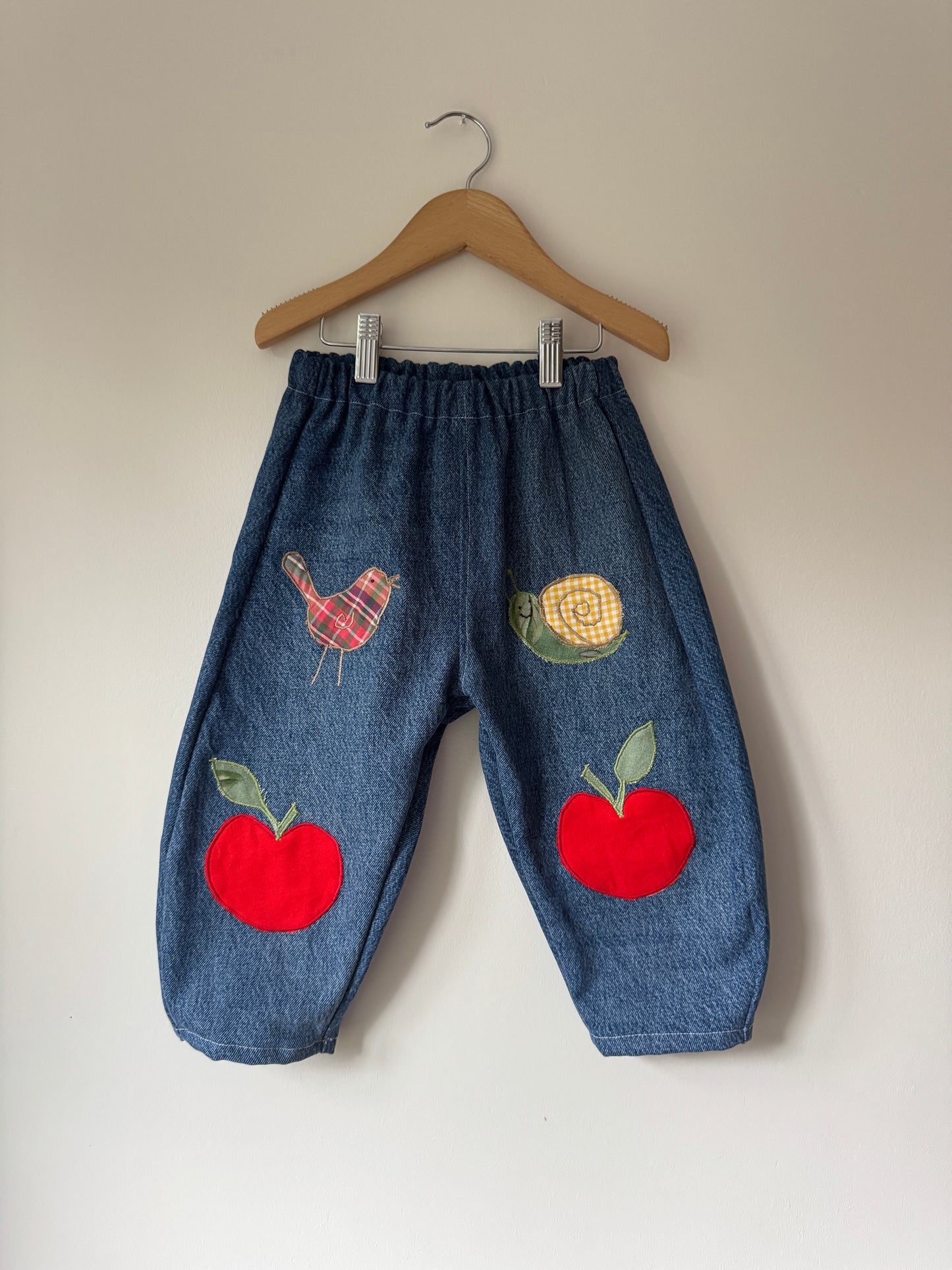 Woodland creatures appliquéd denim barrel leg pants 3-4 years