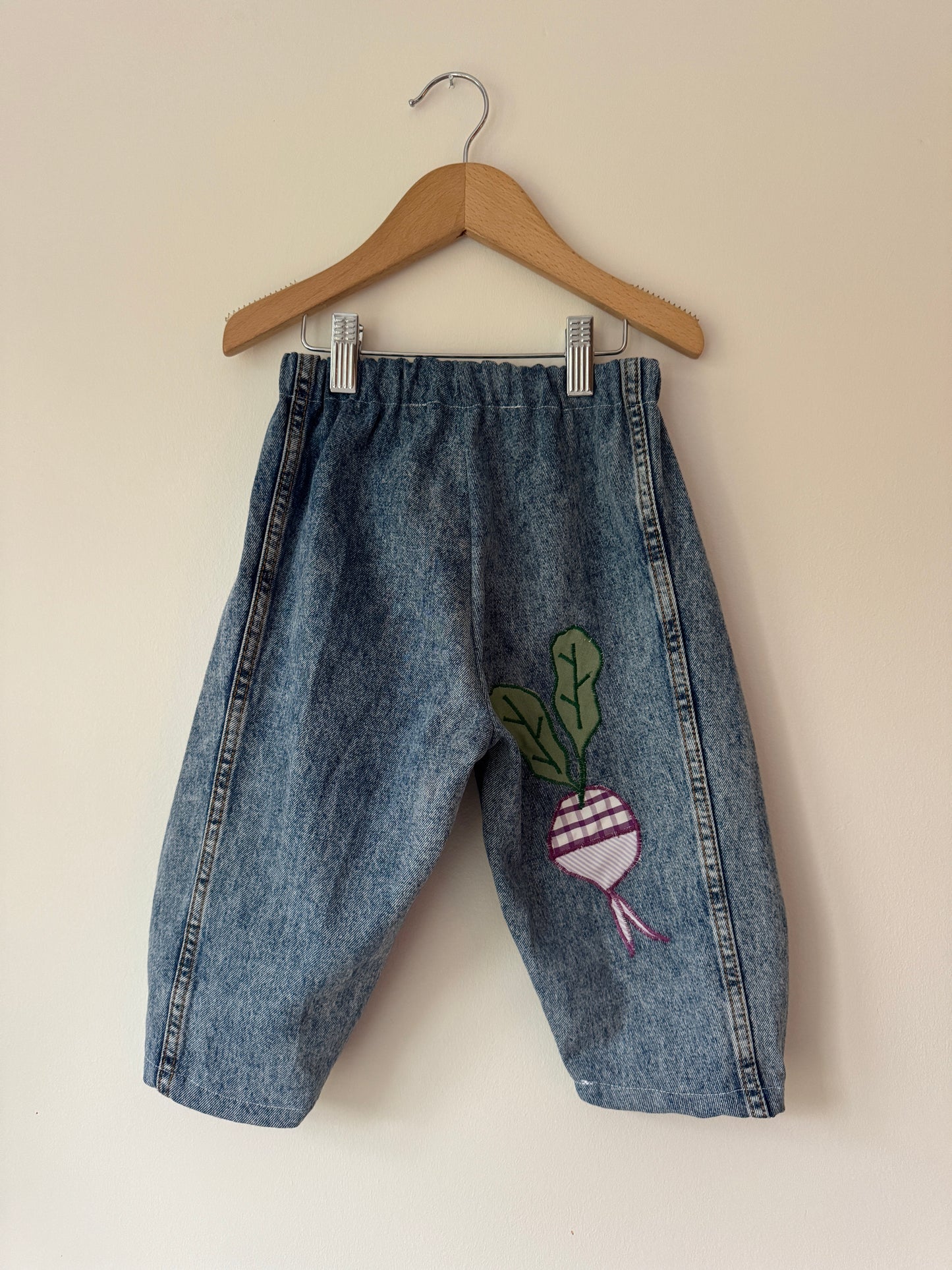 Veggie patch appliquéd denim barrel leg pants 2-3 years
