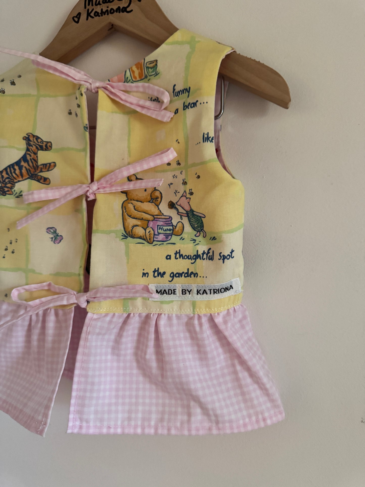 Reversible Winnie the Pooh/tulip appliqué bow top 18-24 months