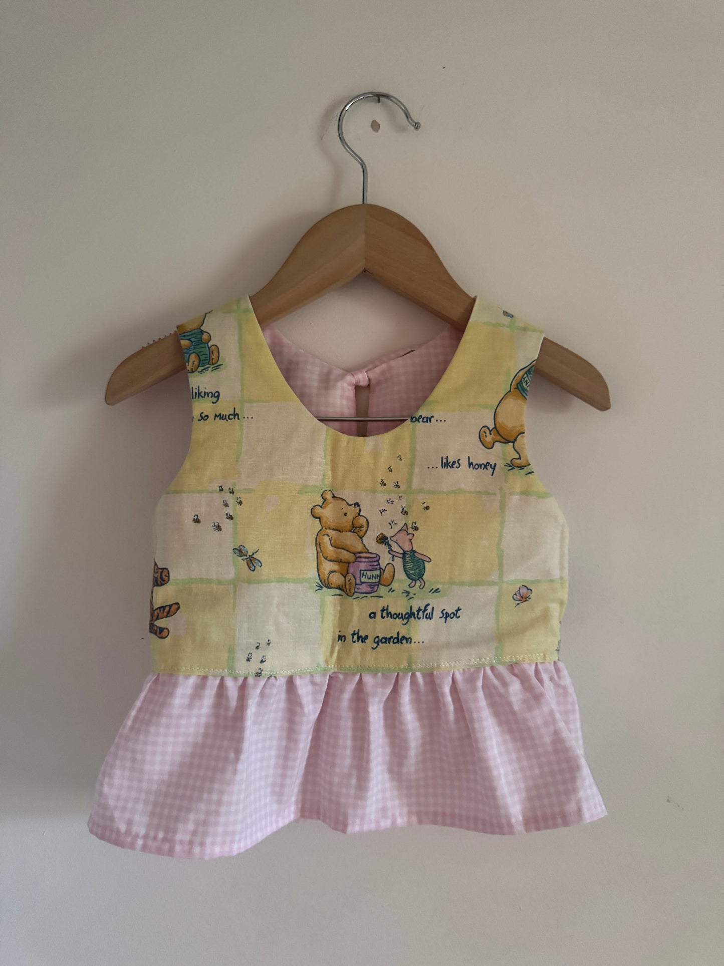 Reversible Winnie the Pooh/tulip appliqué bow top 18-24 months