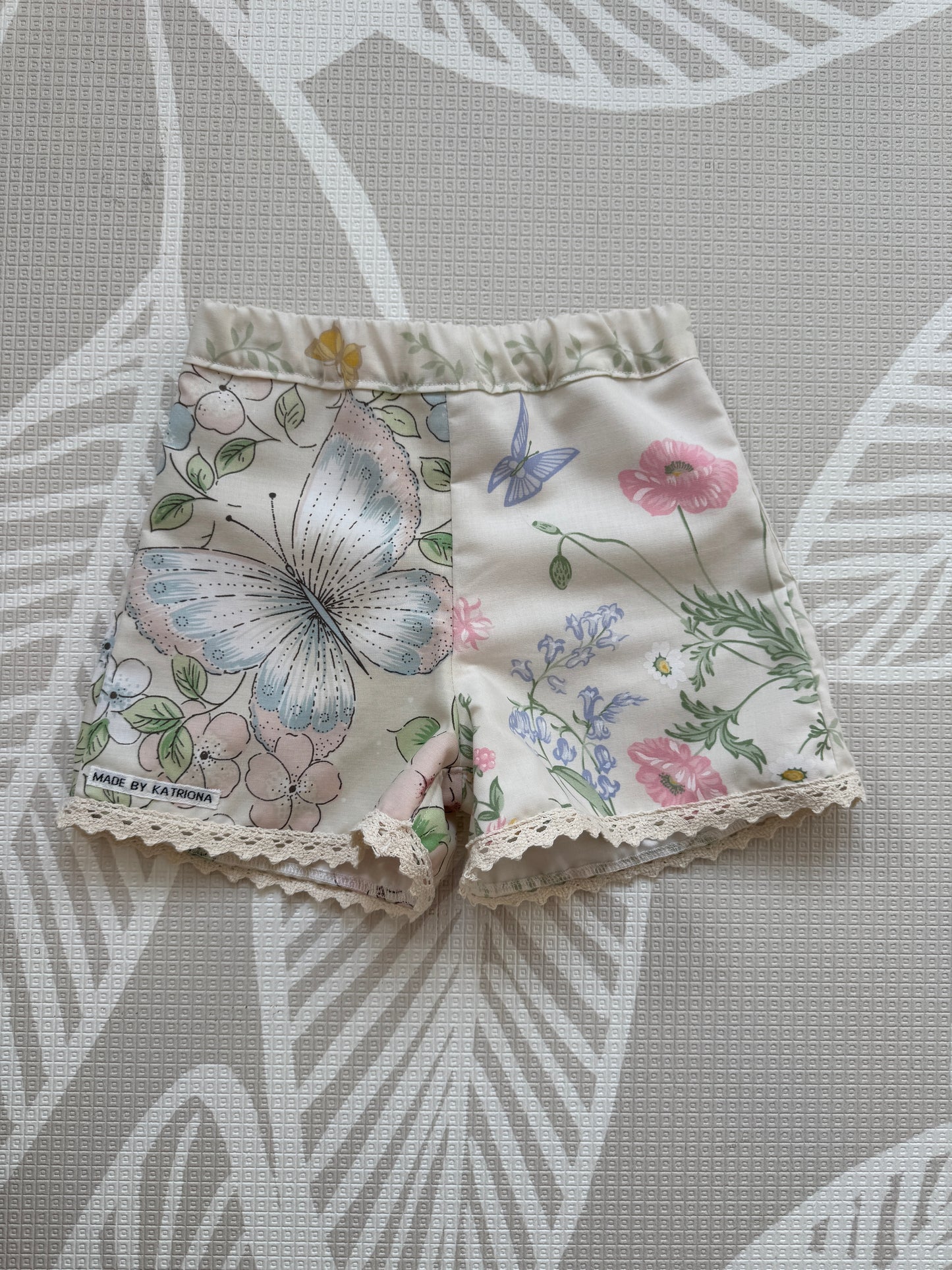 Butterfly floral shorts 3-4 years