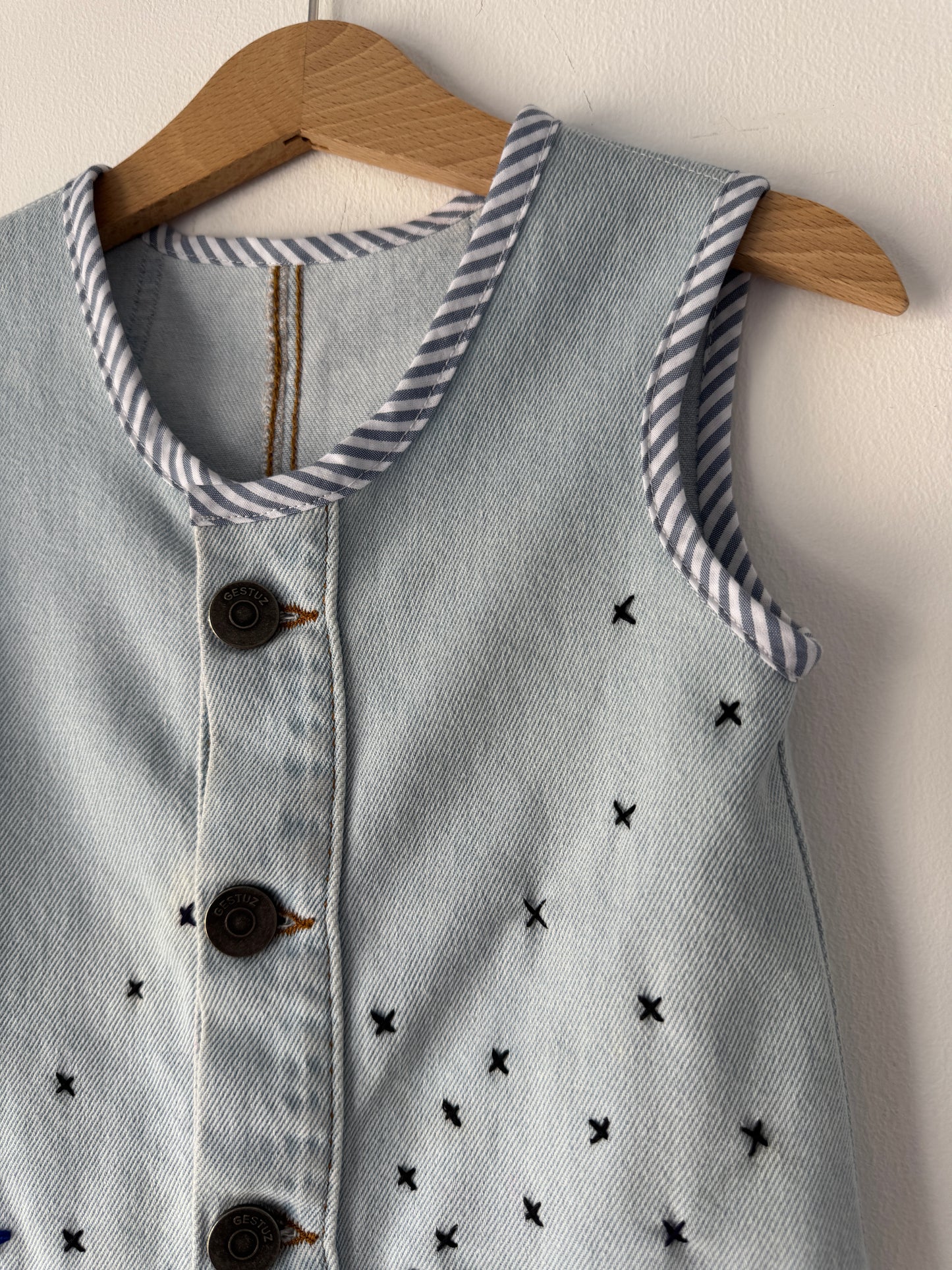 Hen appliqué denim dress 2-4 years