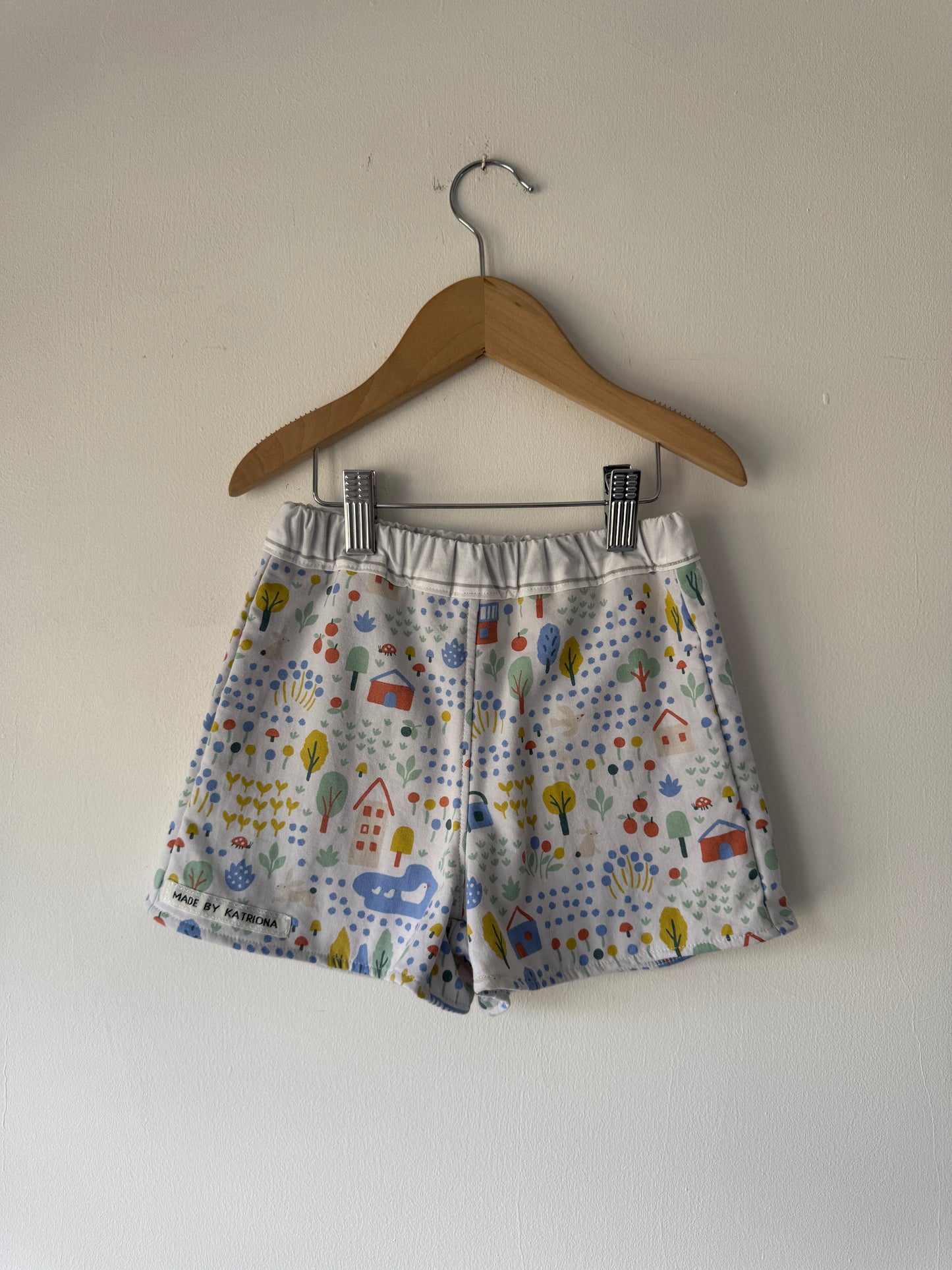 Scandi woodland print shorts 3-4 years