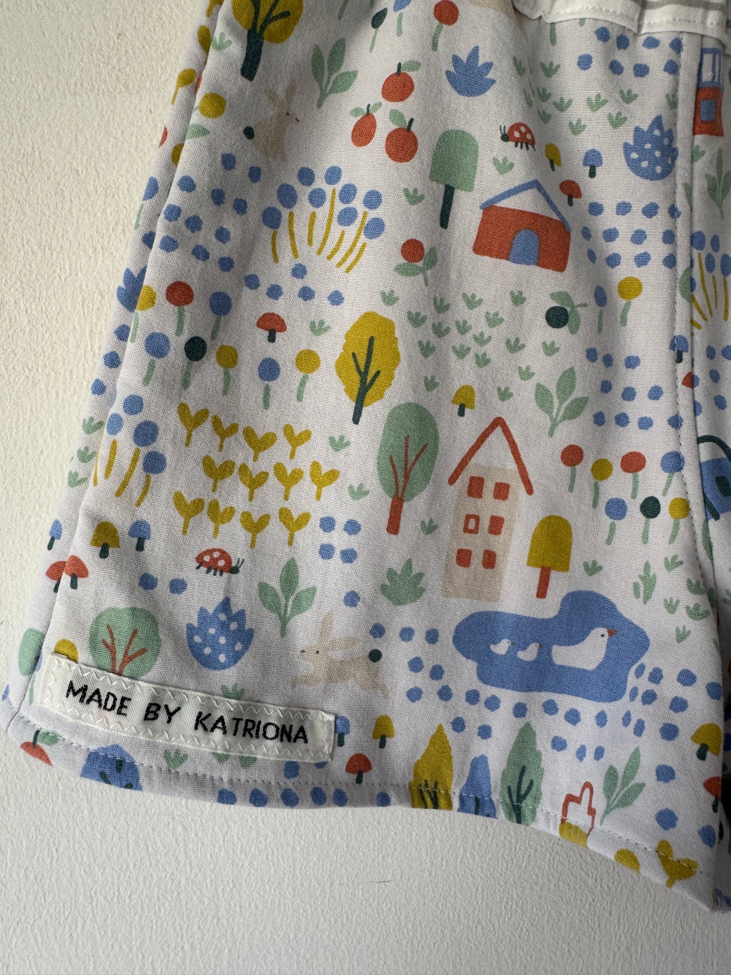 Scandi woodland print shorts 3-4 years